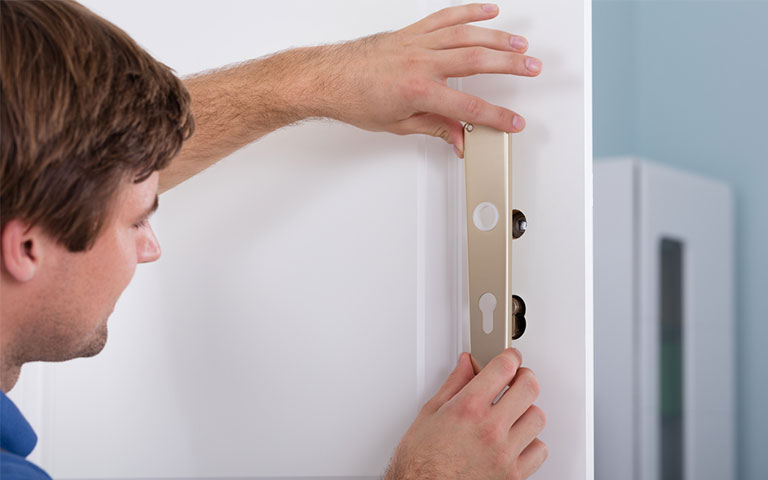 Green locksmith provides lock change service in Daytona Beach & Ormond Beach, FL